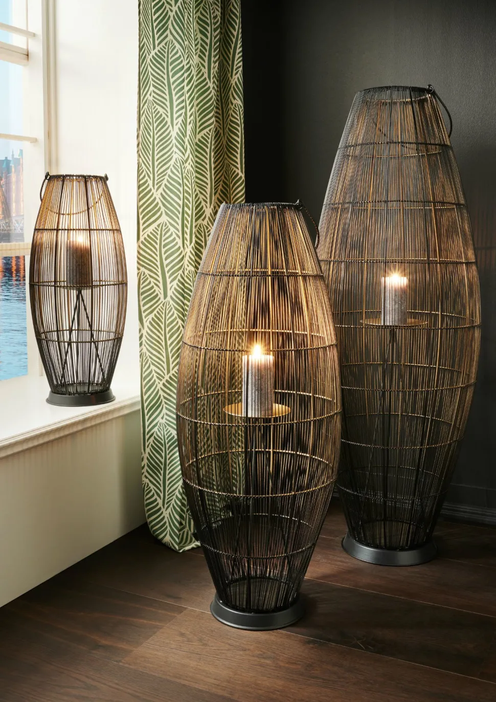 Faktorei Boden-Windlicht XXL aus Metall schwarz/gold