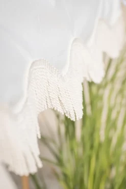 IB Laursen Sonnensegel mit Fransen und Holzstangen