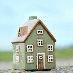 IB Laursen Teelicht-Haus Nyhavn grün mit brauner Tür